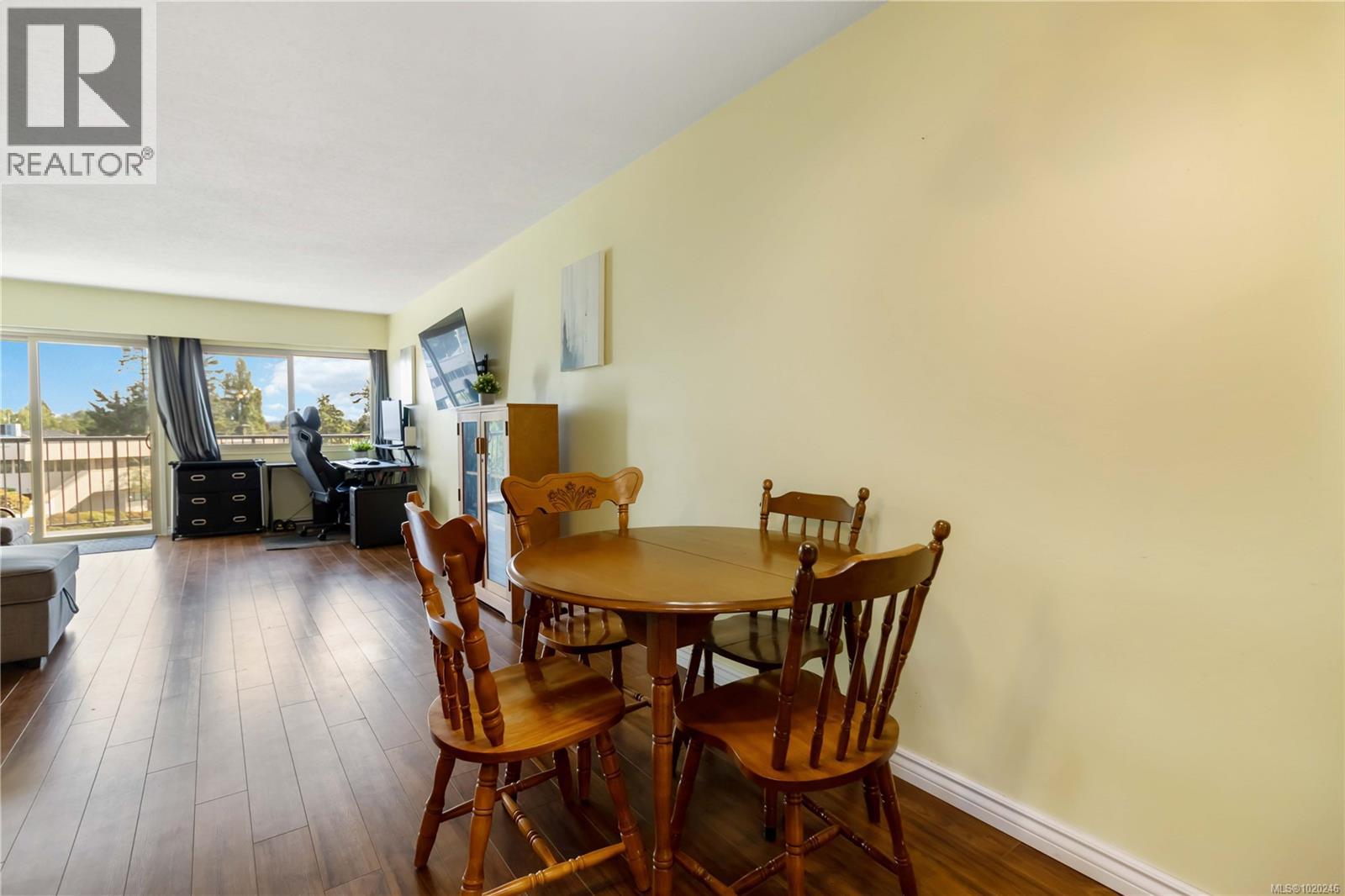 304 1680 Poplar Ave, Saanich