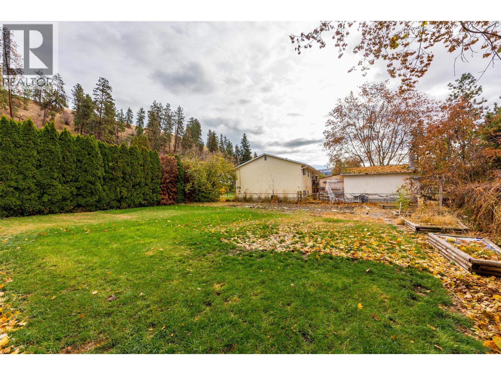  1570 Pasadena Road, Kelowna