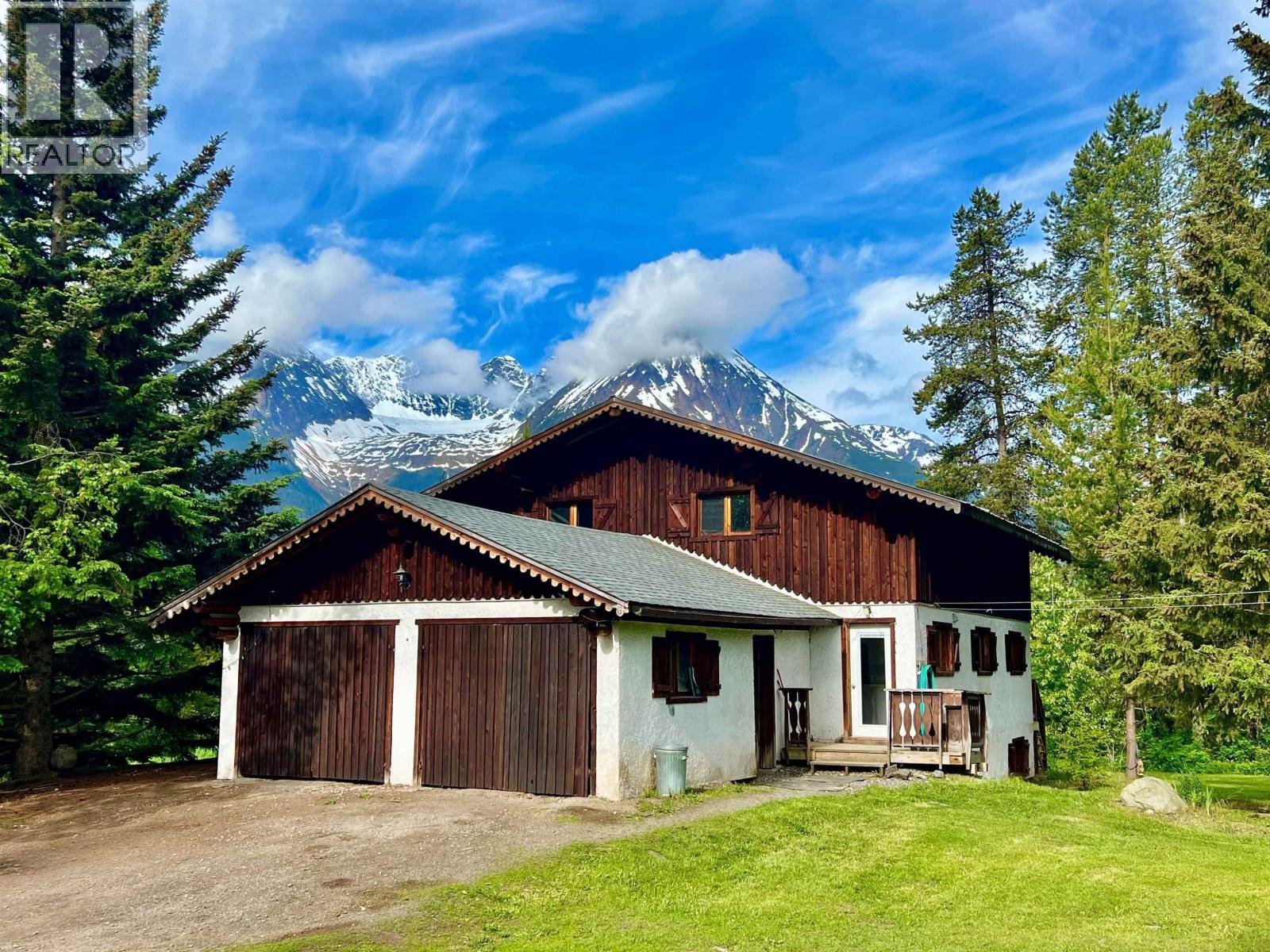 5860 STENMAN Road, Smithers