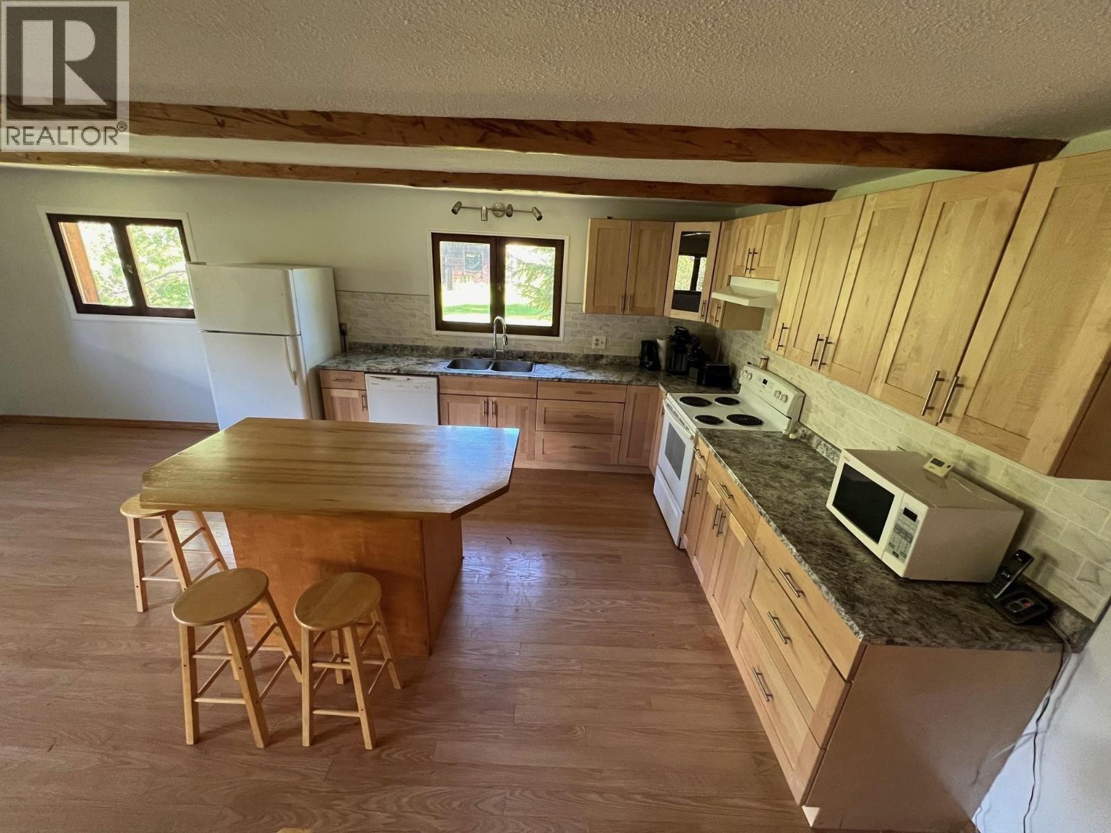 5860 STENMAN Road, Smithers