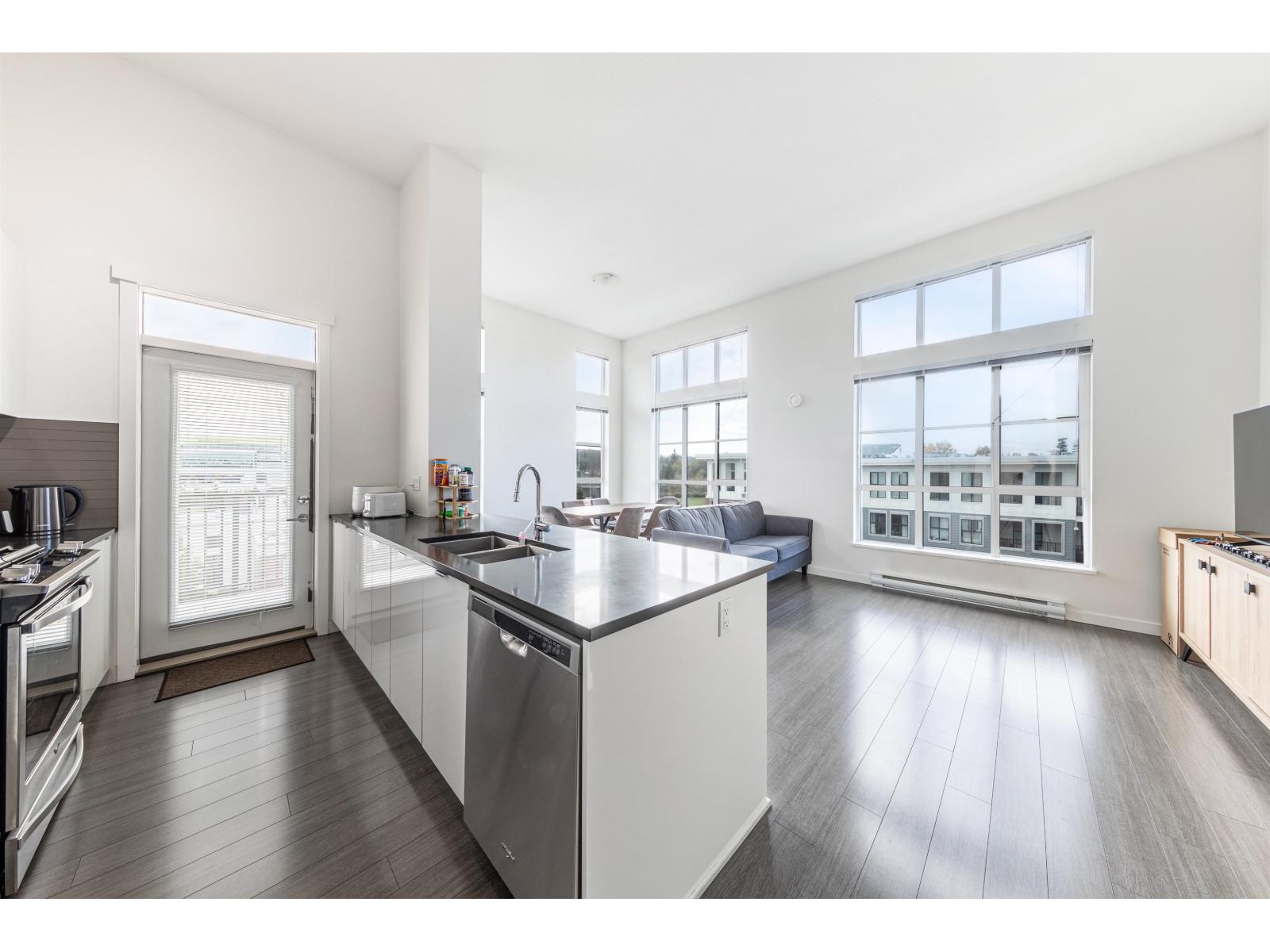 411 15137 33 AVENUE, Surrey