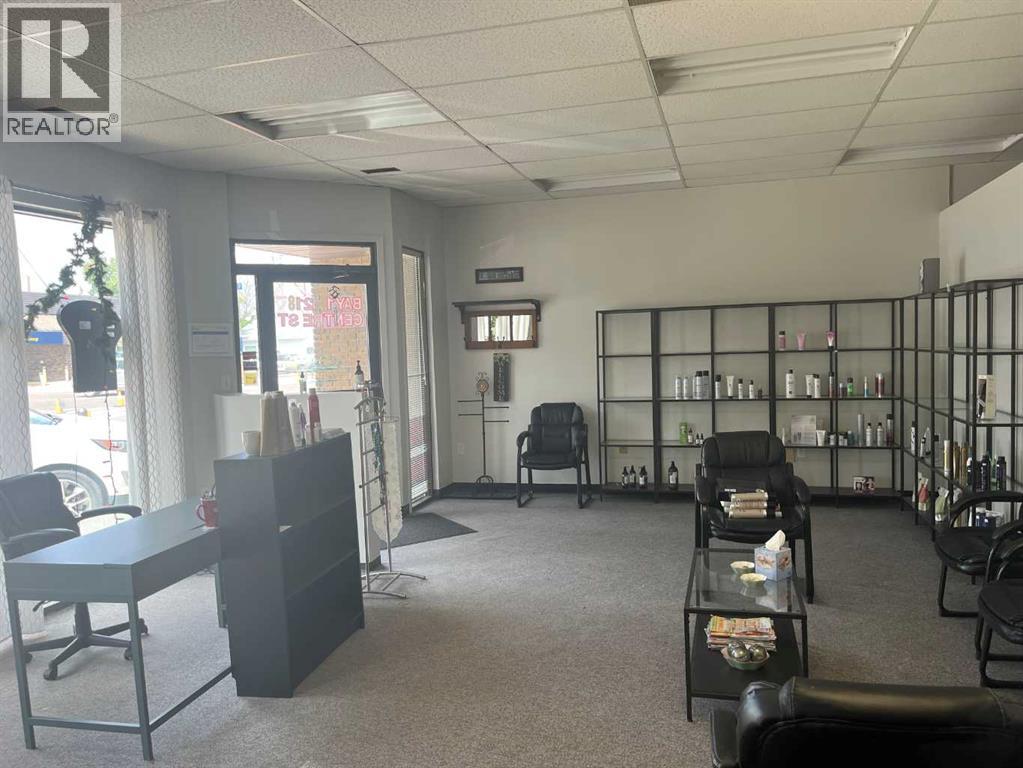 1, 218 Centre Street - Photo 3 of 8, Hanna, Alberta