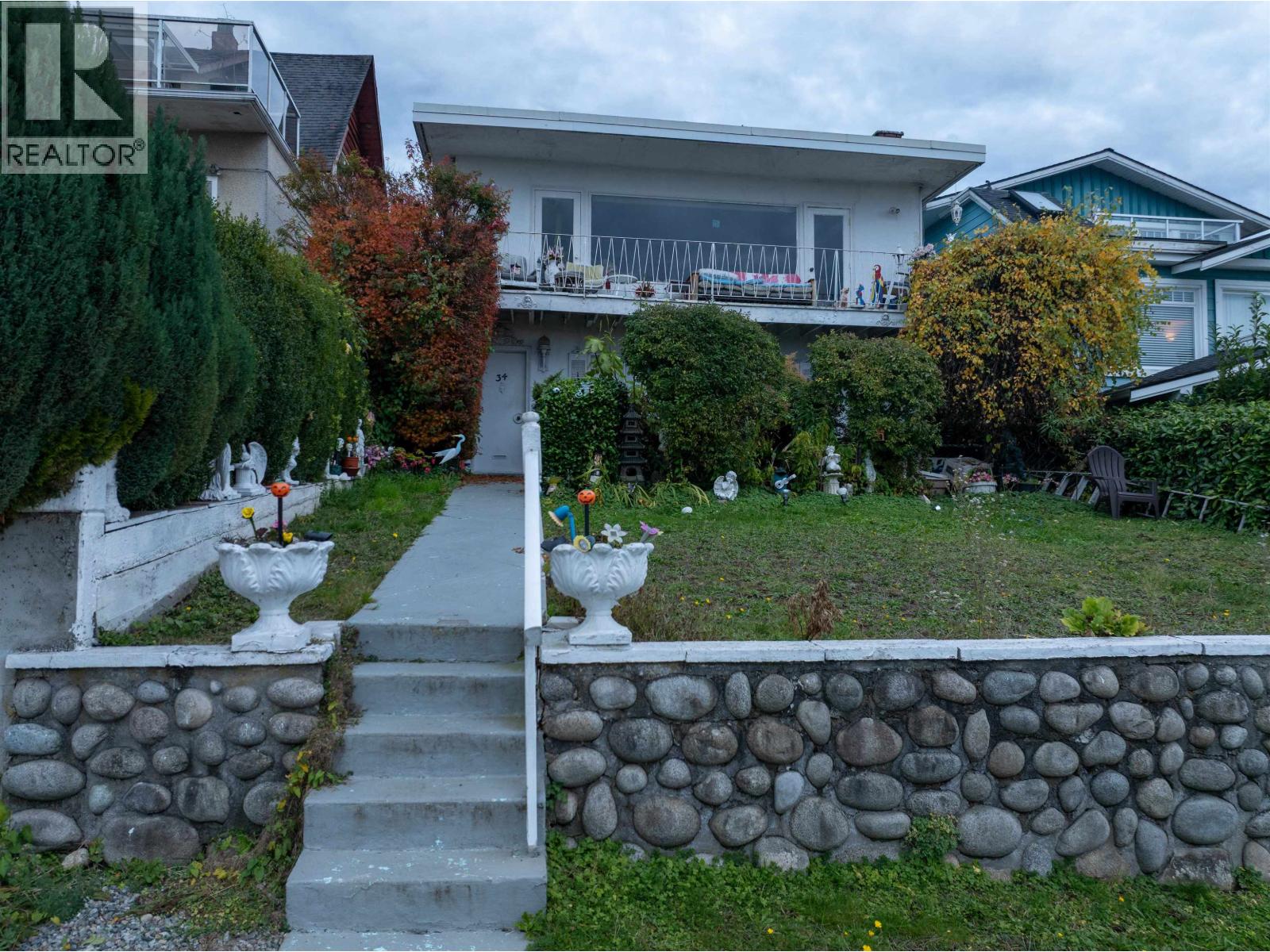 34 N HYTHE AVENUE, Burnaby