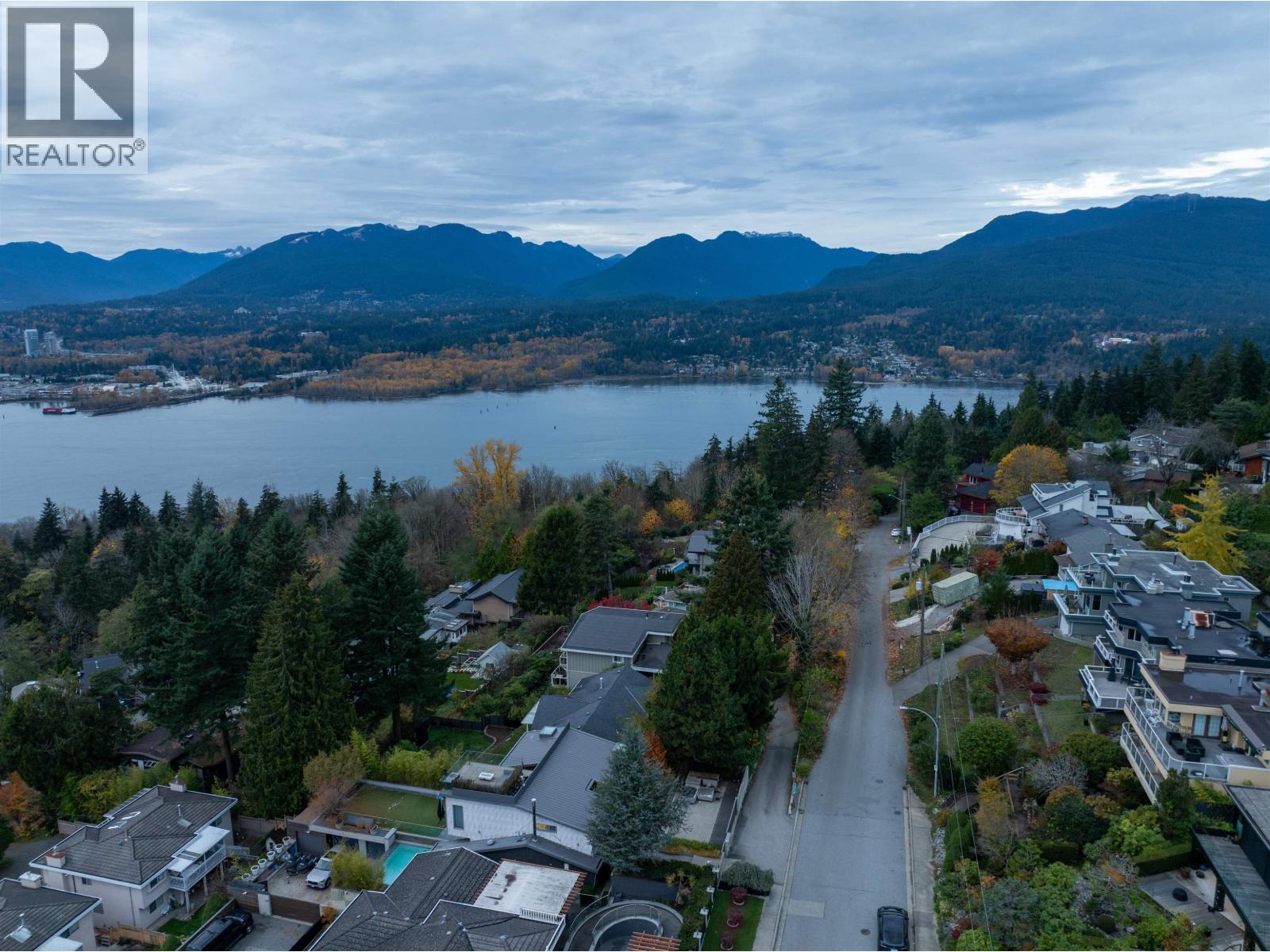 34 N HYTHE AVENUE, Burnaby