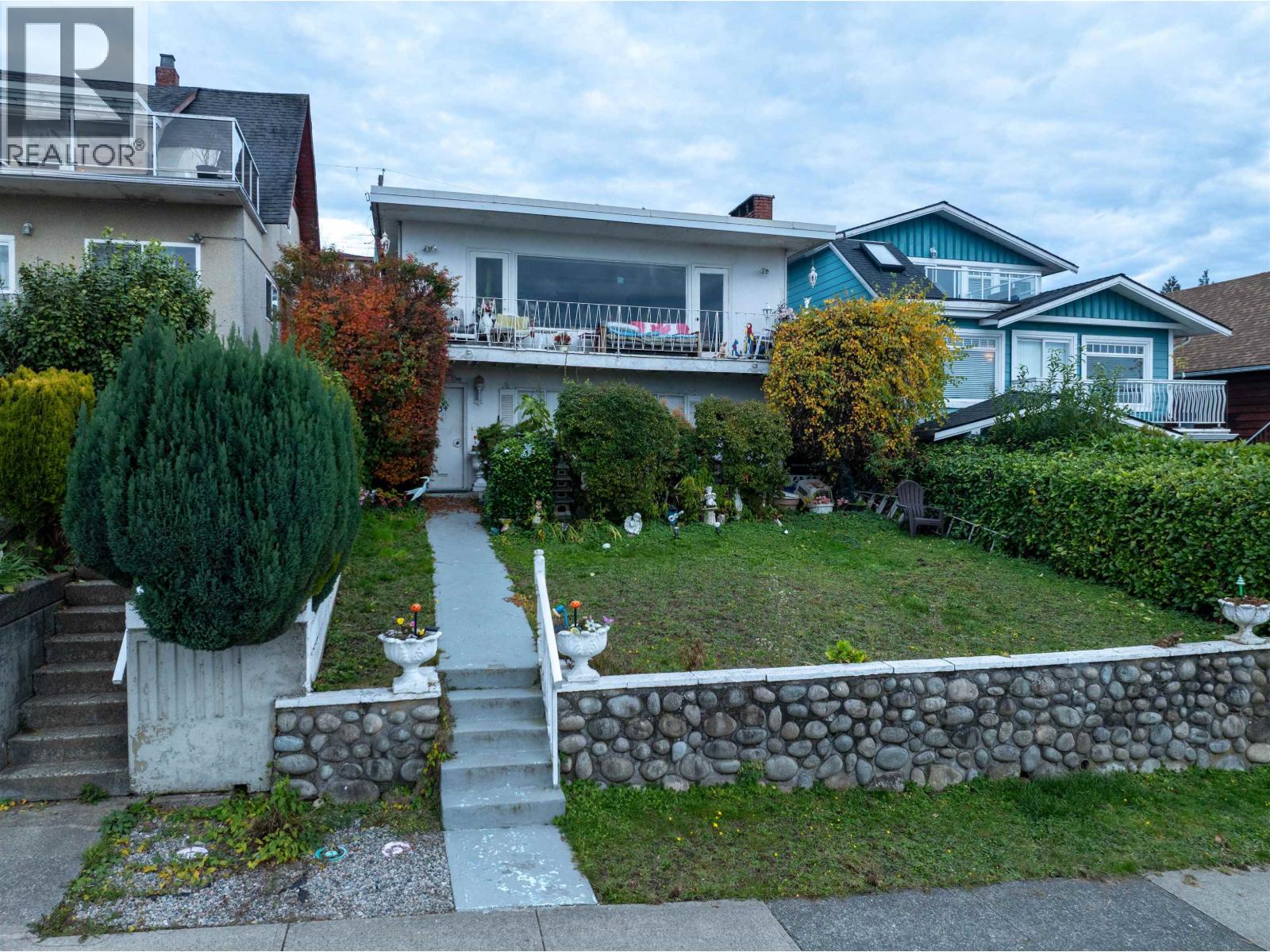34 N HYTHE AVENUE, Burnaby