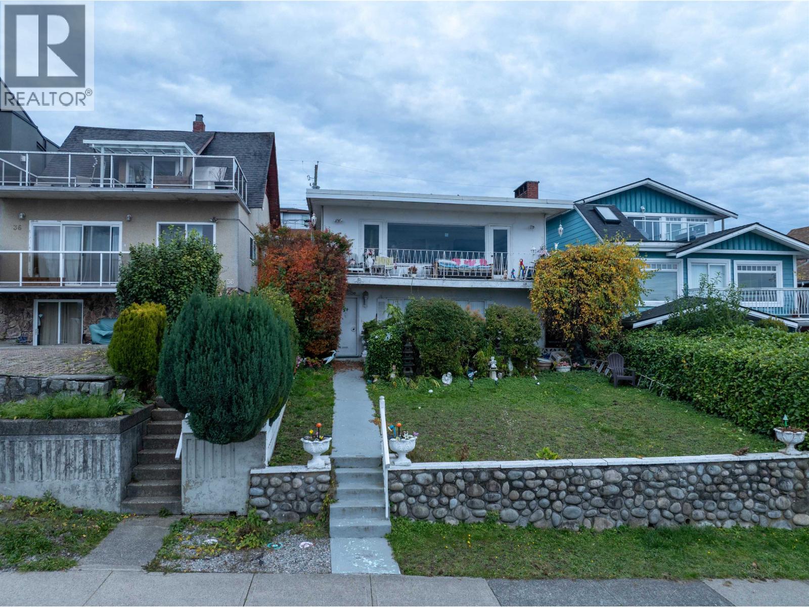 34 N HYTHE AVENUE, Burnaby