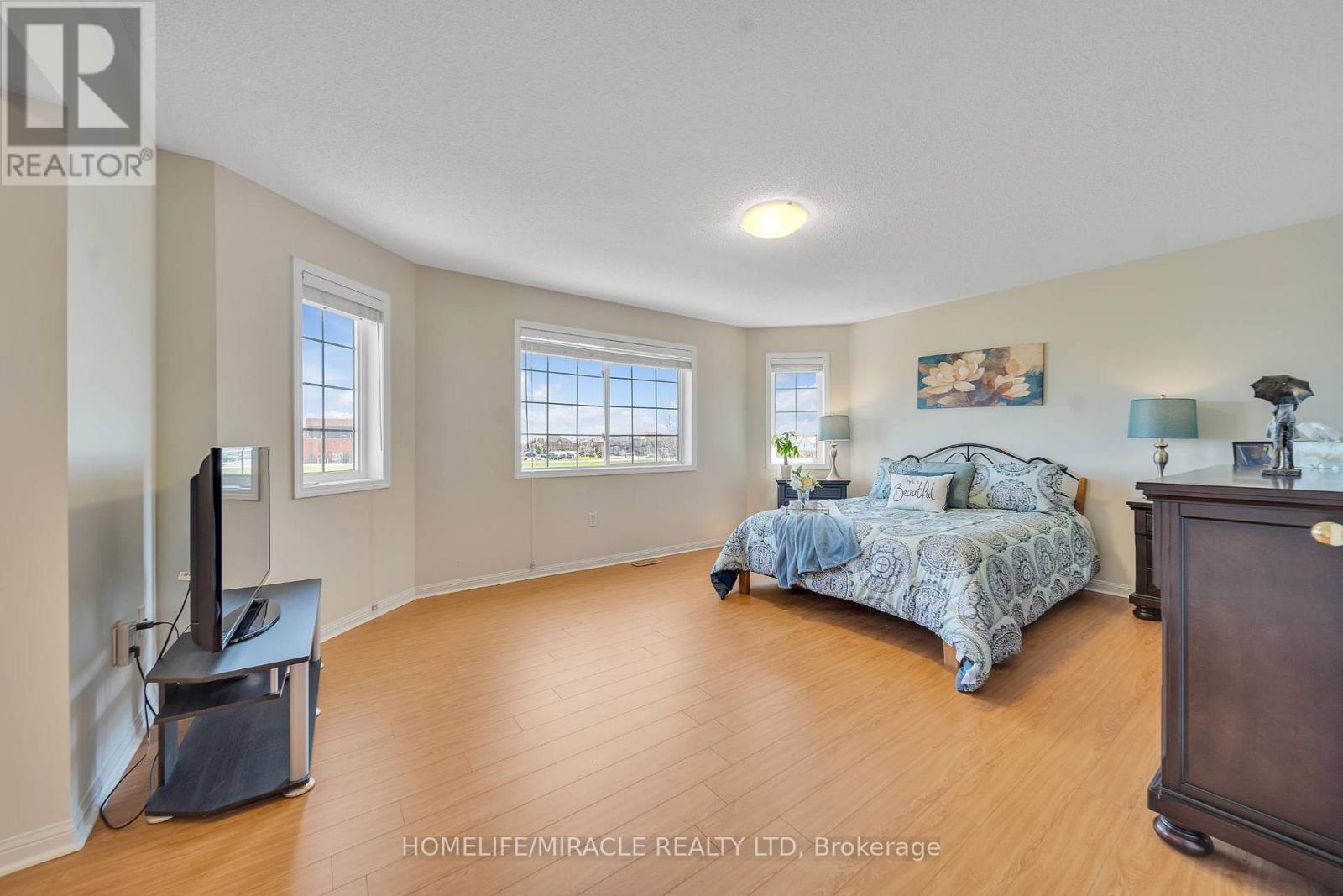 13 BONAVISTA DRIVE - 25