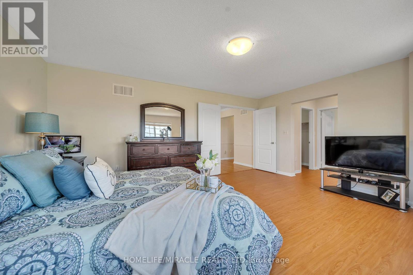 13 BONAVISTA DRIVE - 26