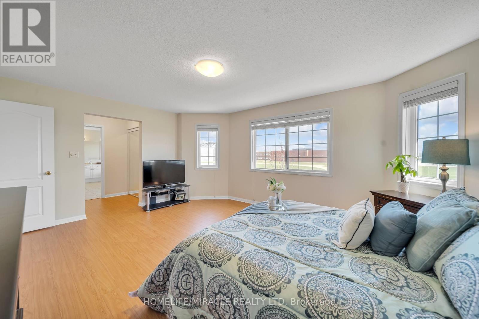 13 BONAVISTA DRIVE - 27