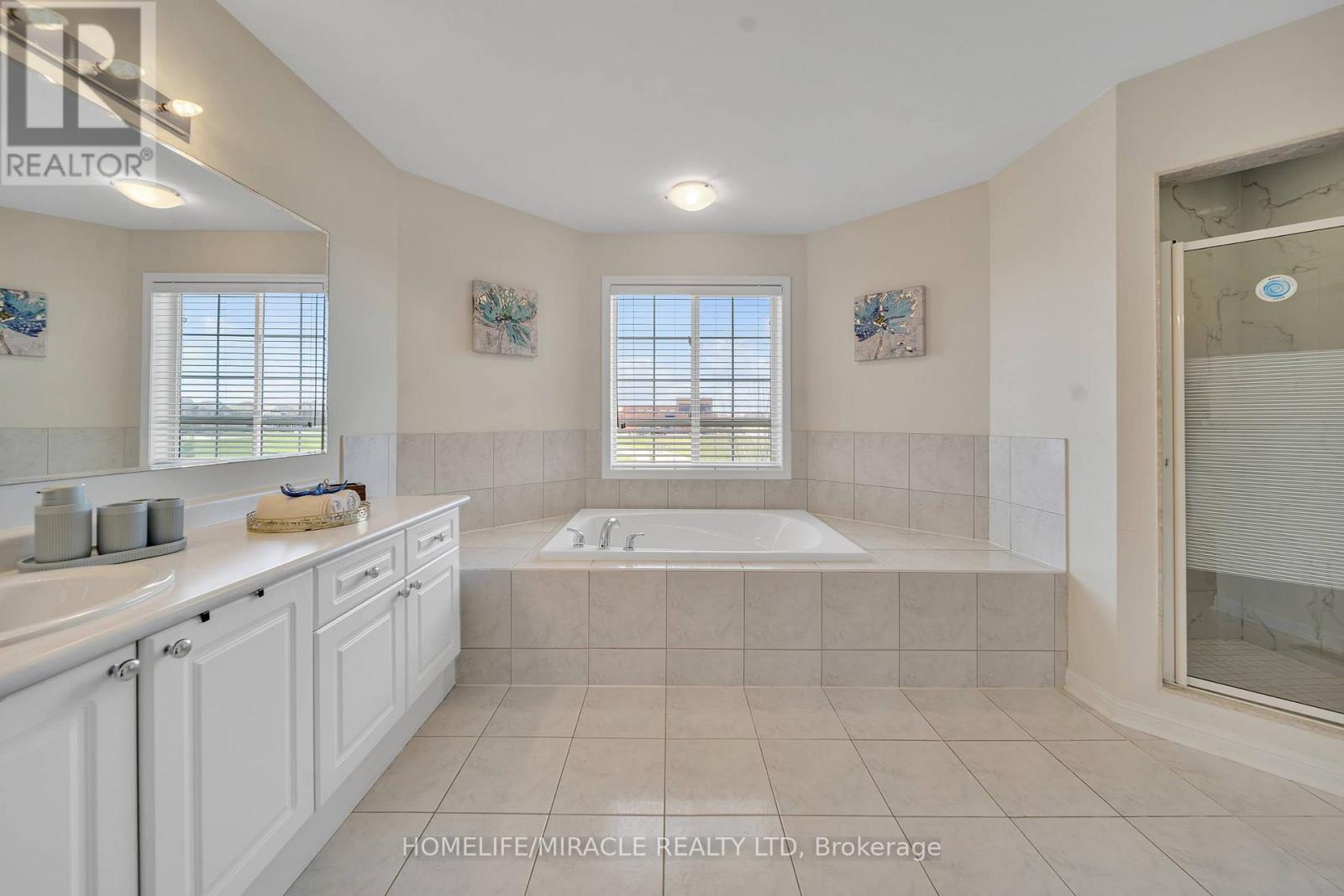 13 BONAVISTA DRIVE - 36