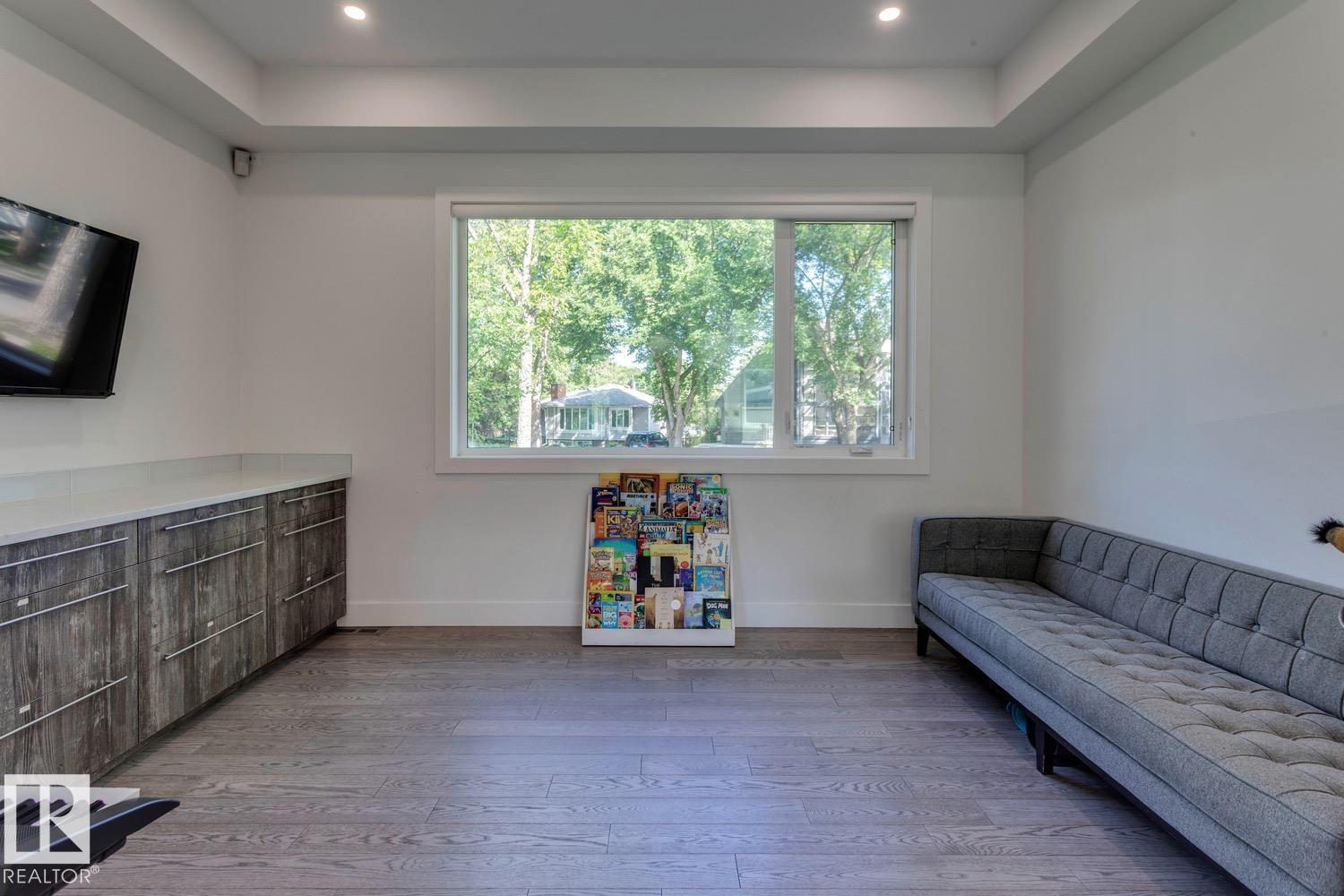 14643 92A AV NW, Edmonton