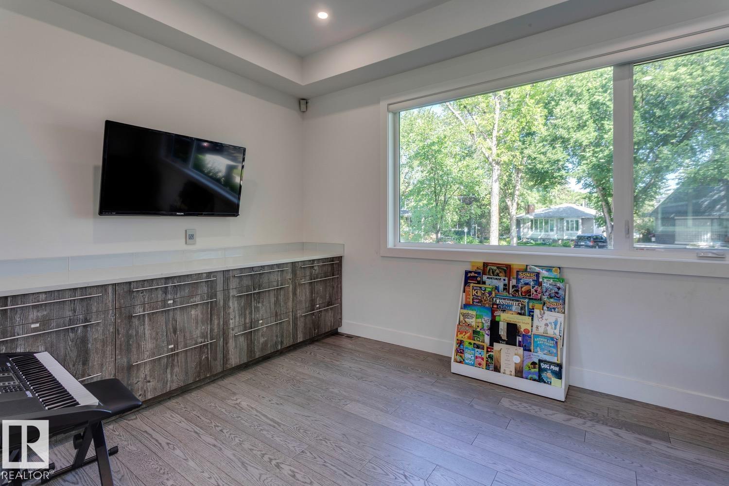 14643 92A AV NW, Edmonton