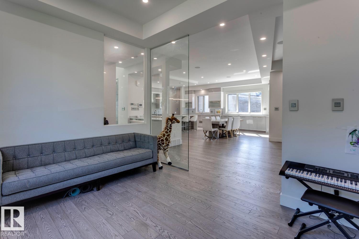 14643 92A AV NW, Edmonton