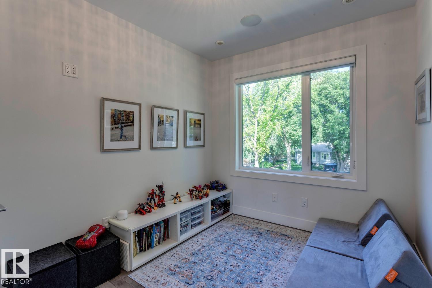 14643 92A AV NW, Edmonton