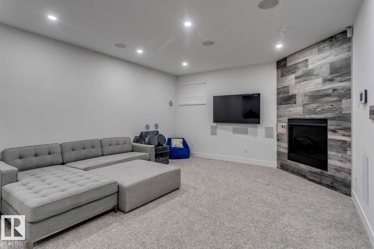 14643 92A AV NW, Edmonton