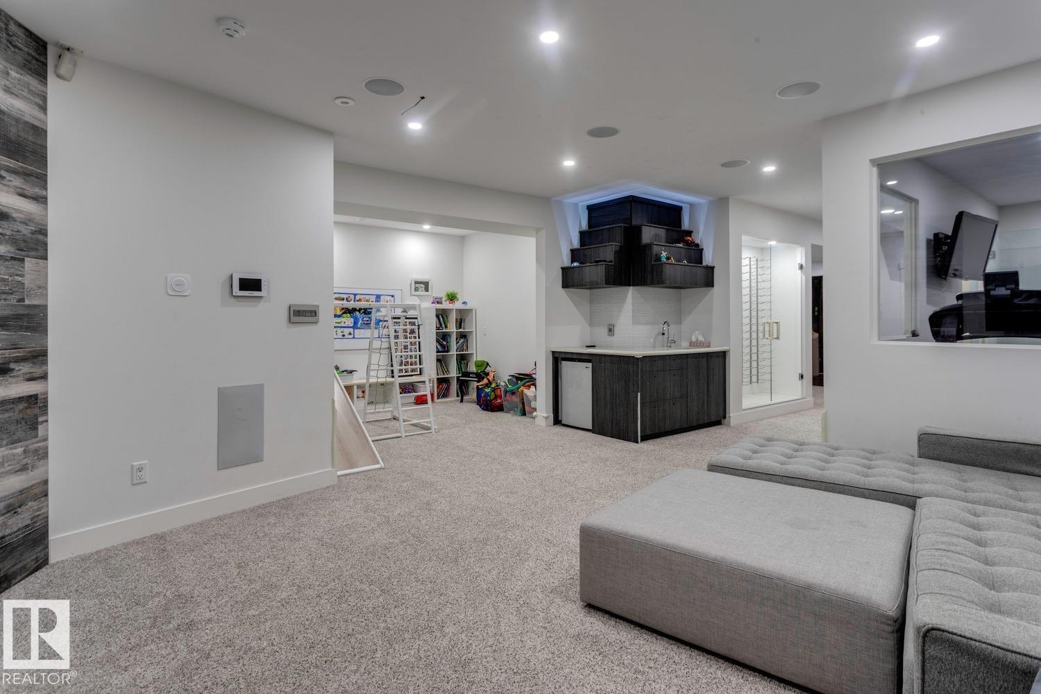 14643 92A AV NW, Edmonton