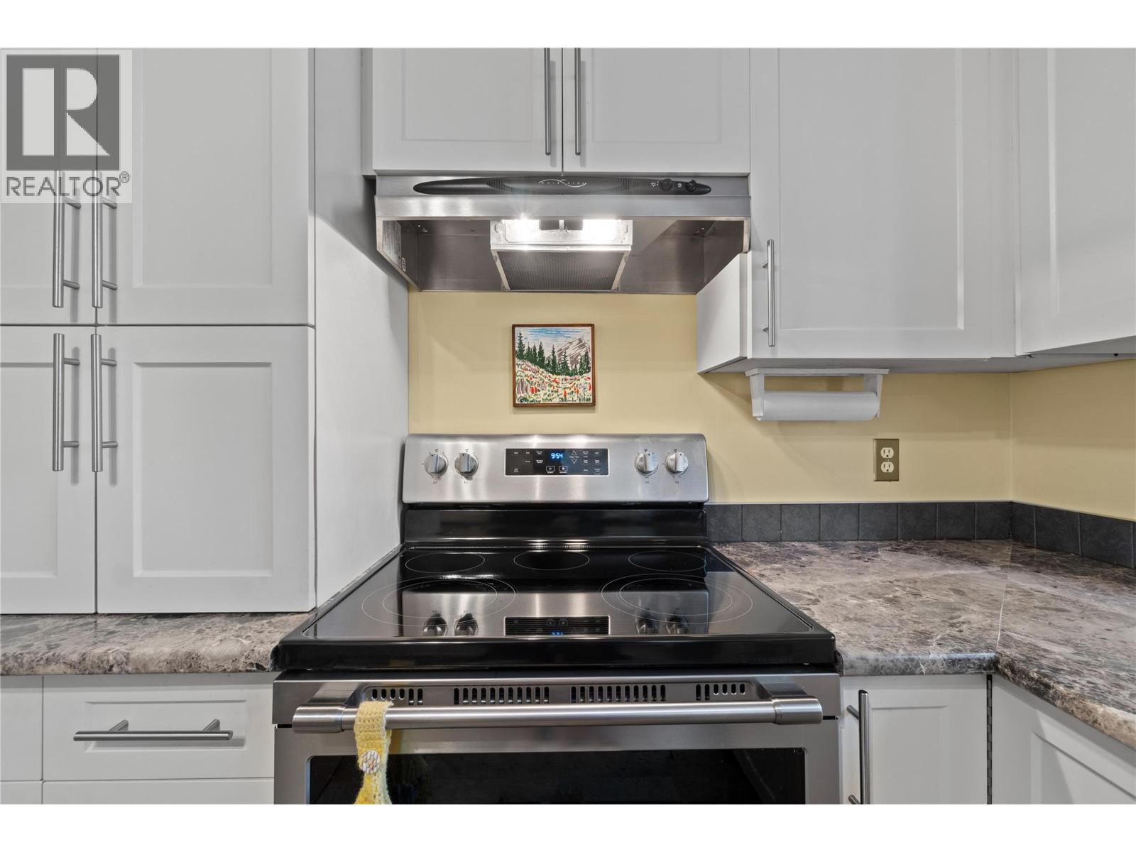  2164 Tomat Avenue, West Kelowna