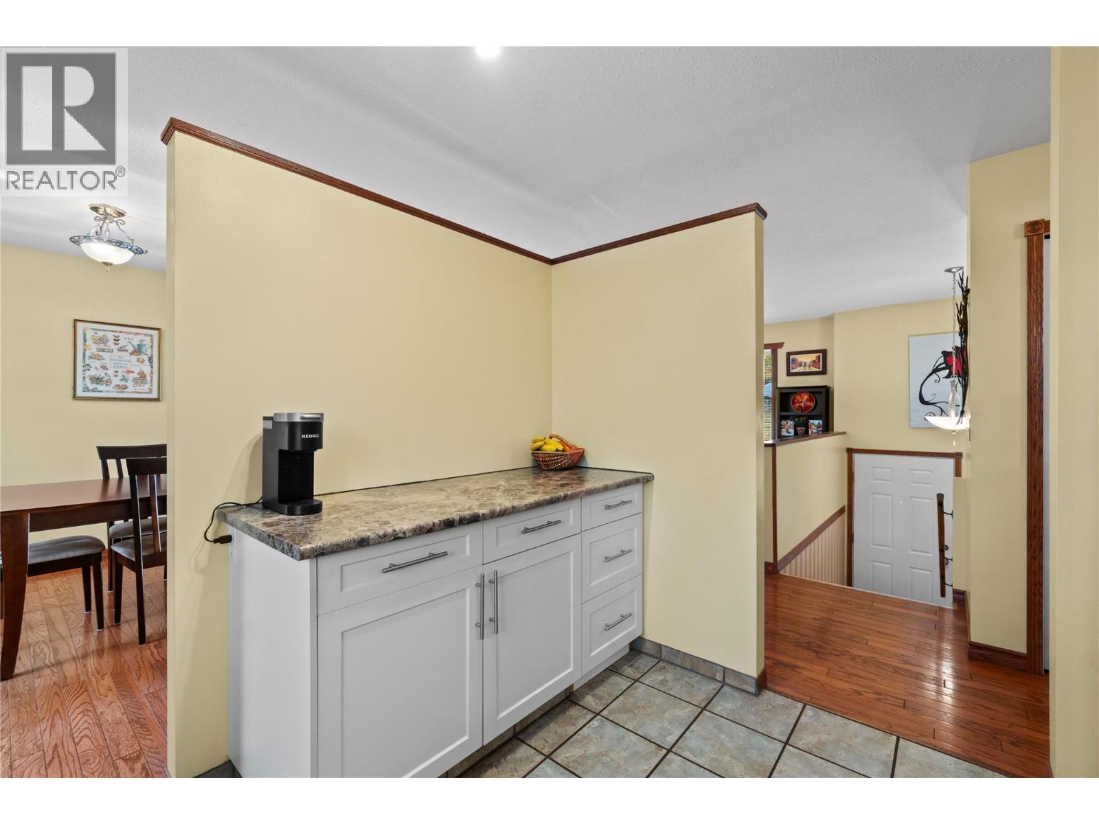  2164 Tomat Avenue, West Kelowna