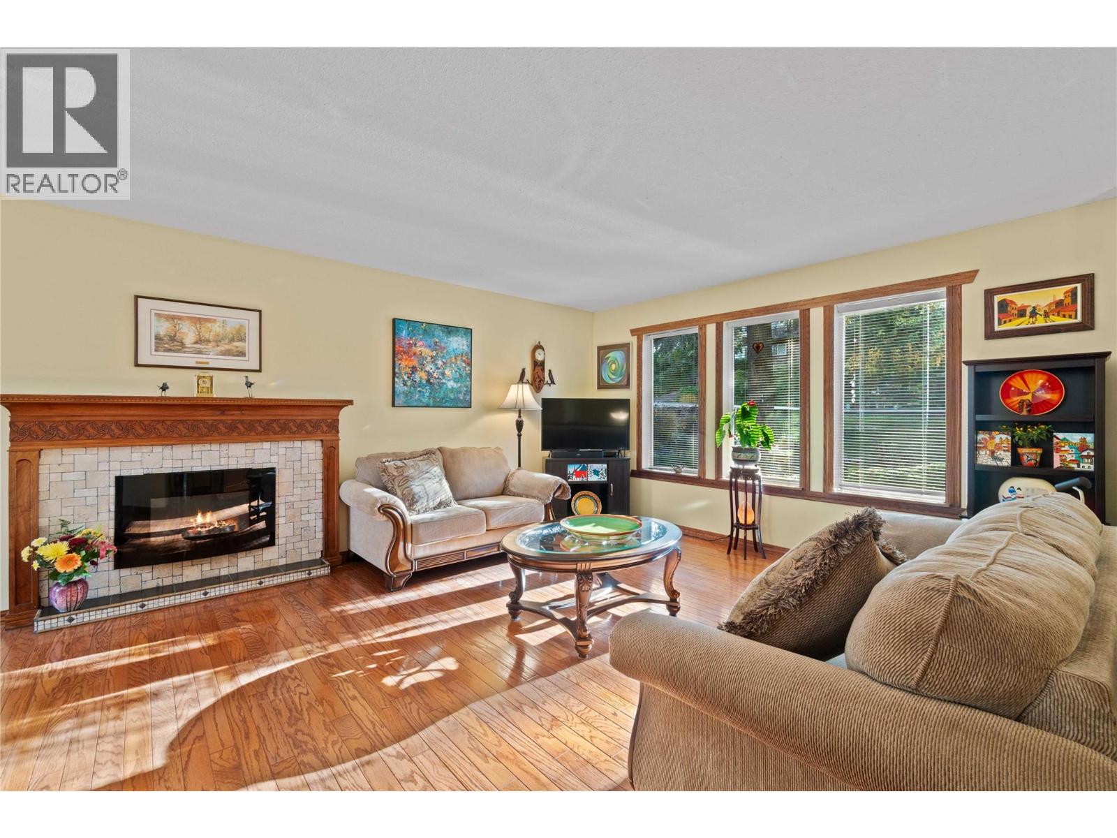  2164 Tomat Avenue, West Kelowna