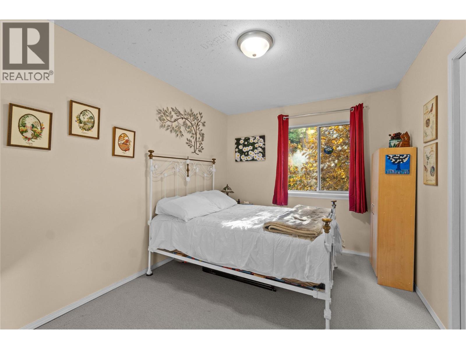  2164 Tomat Avenue, West Kelowna