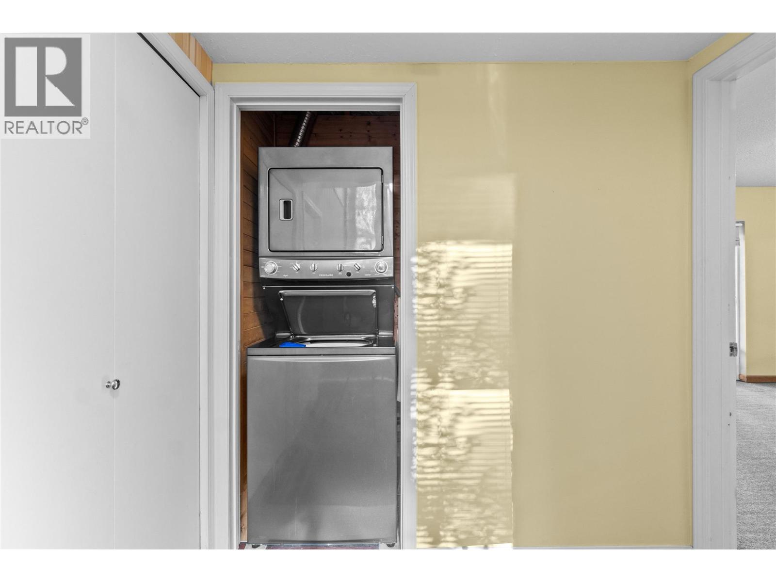  2164 Tomat Avenue, West Kelowna