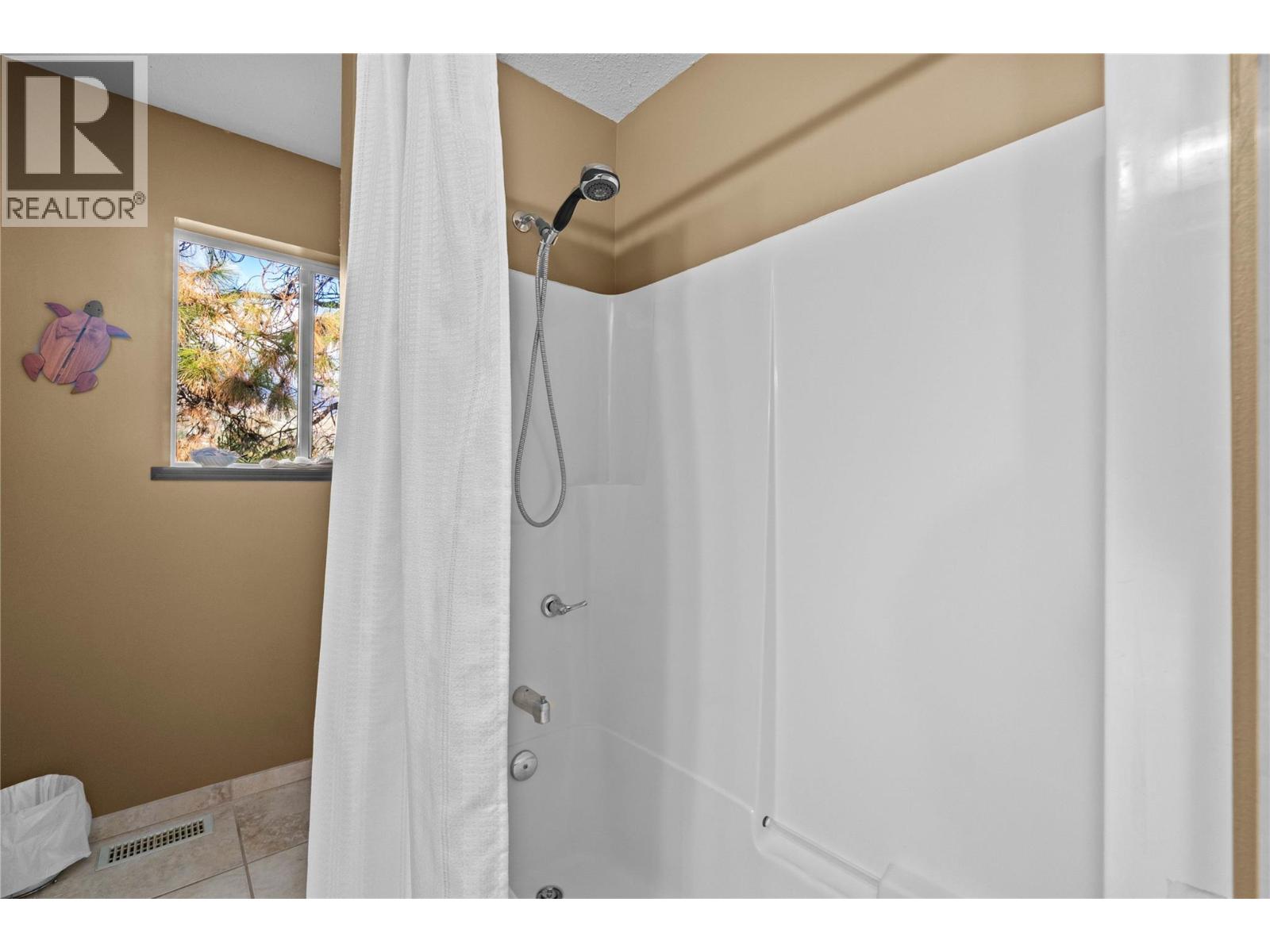  2164 Tomat Avenue, West Kelowna