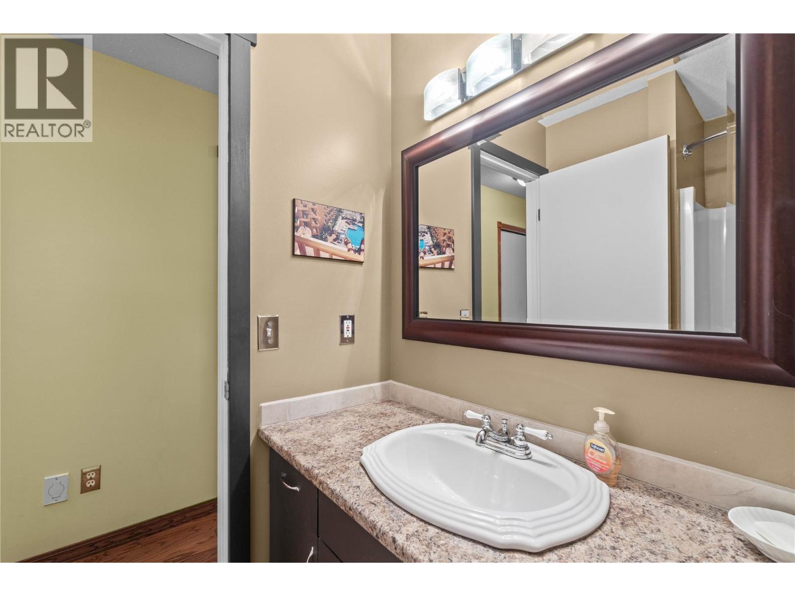  2164 Tomat Avenue, West Kelowna