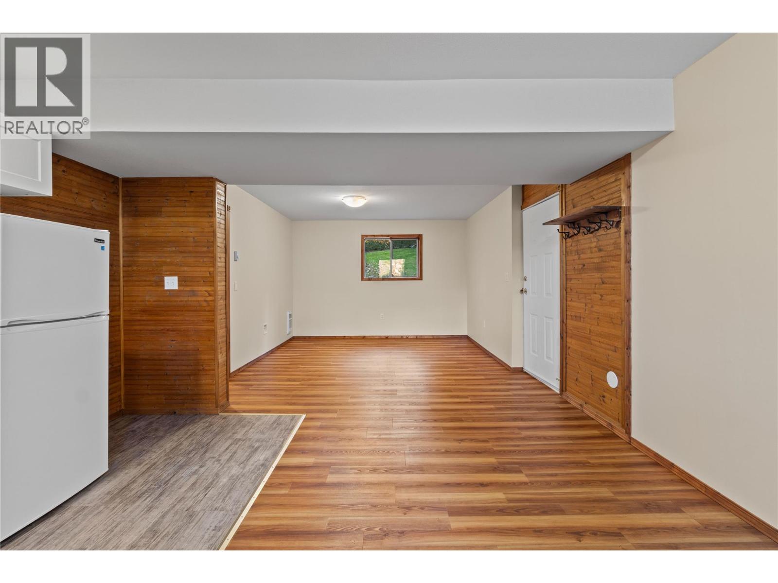  2164 Tomat Avenue, West Kelowna