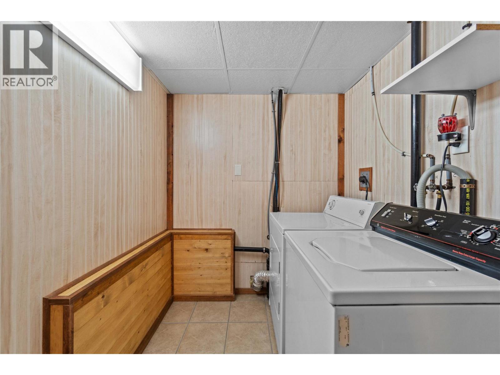  2164 Tomat Avenue, West Kelowna