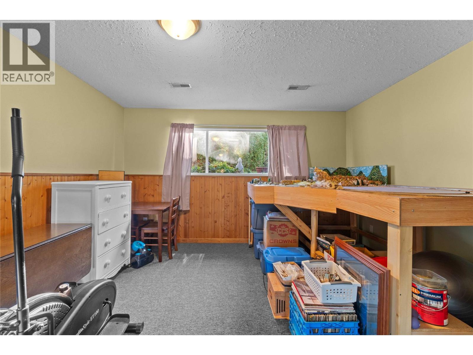  2164 Tomat Avenue, West Kelowna