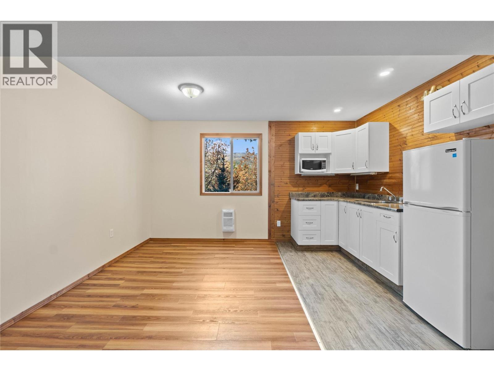  2164 Tomat Avenue, West Kelowna