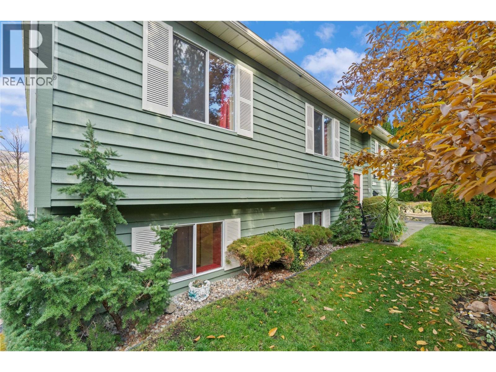  2164 Tomat Avenue, West Kelowna