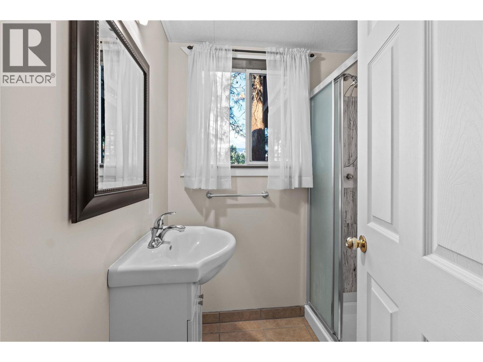  2164 Tomat Avenue, West Kelowna