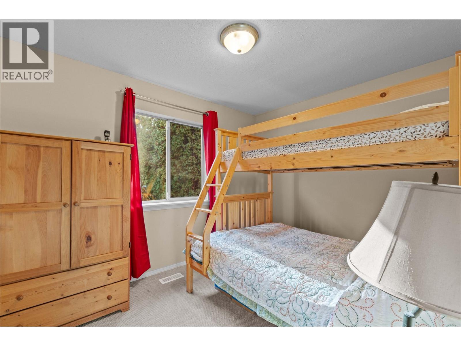  2164 Tomat Avenue, West Kelowna