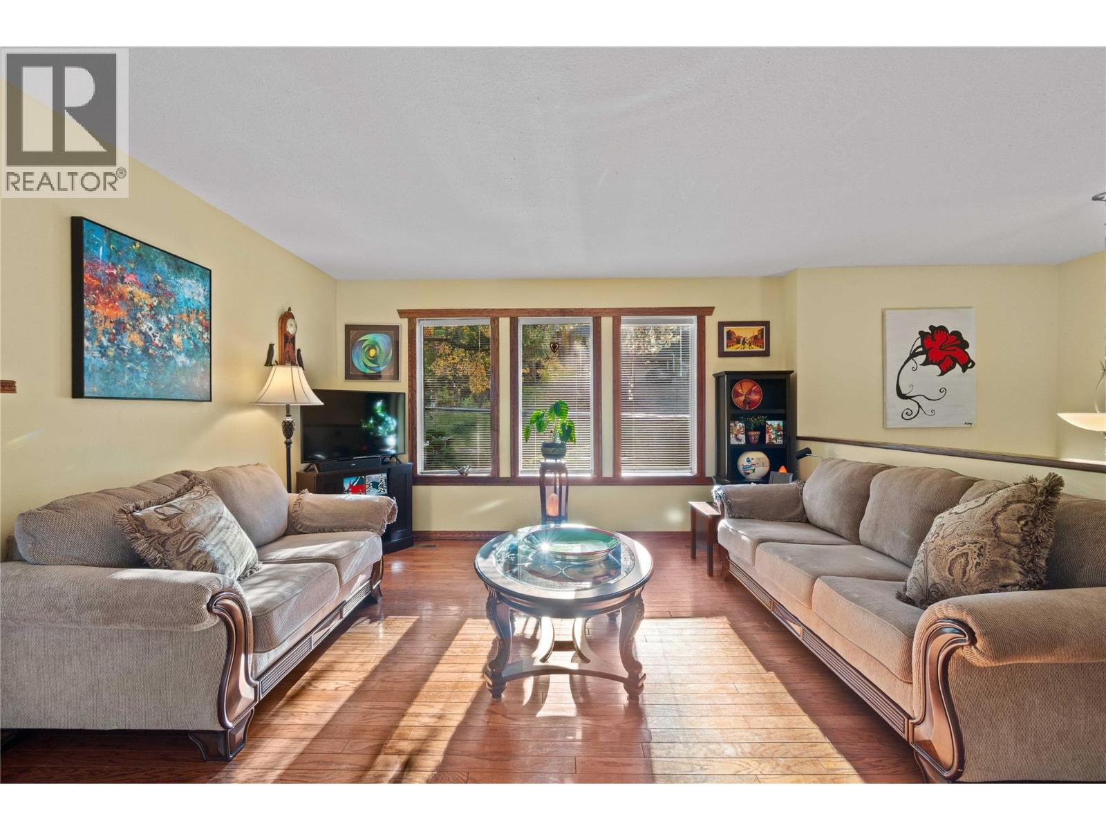  2164 Tomat Avenue, West Kelowna