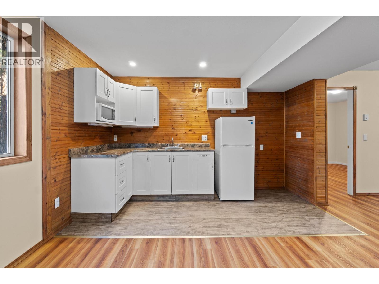  2164 Tomat Avenue, West Kelowna