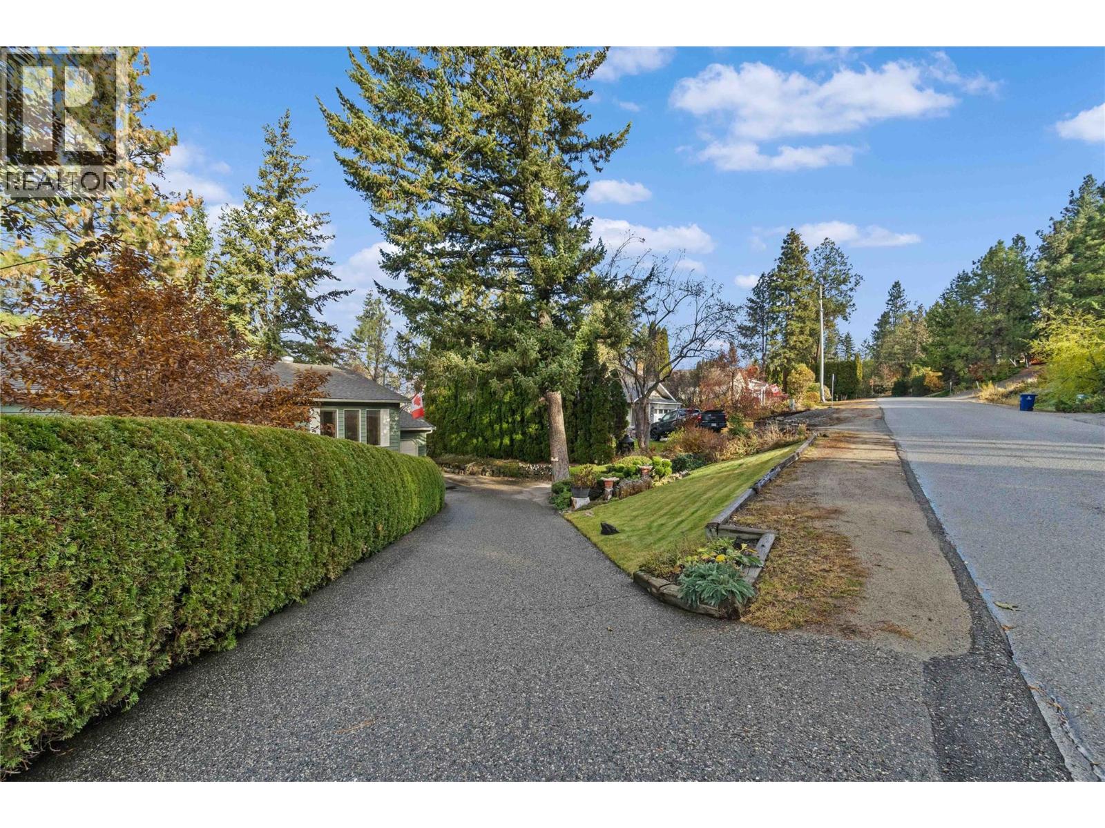  2164 Tomat Avenue, West Kelowna