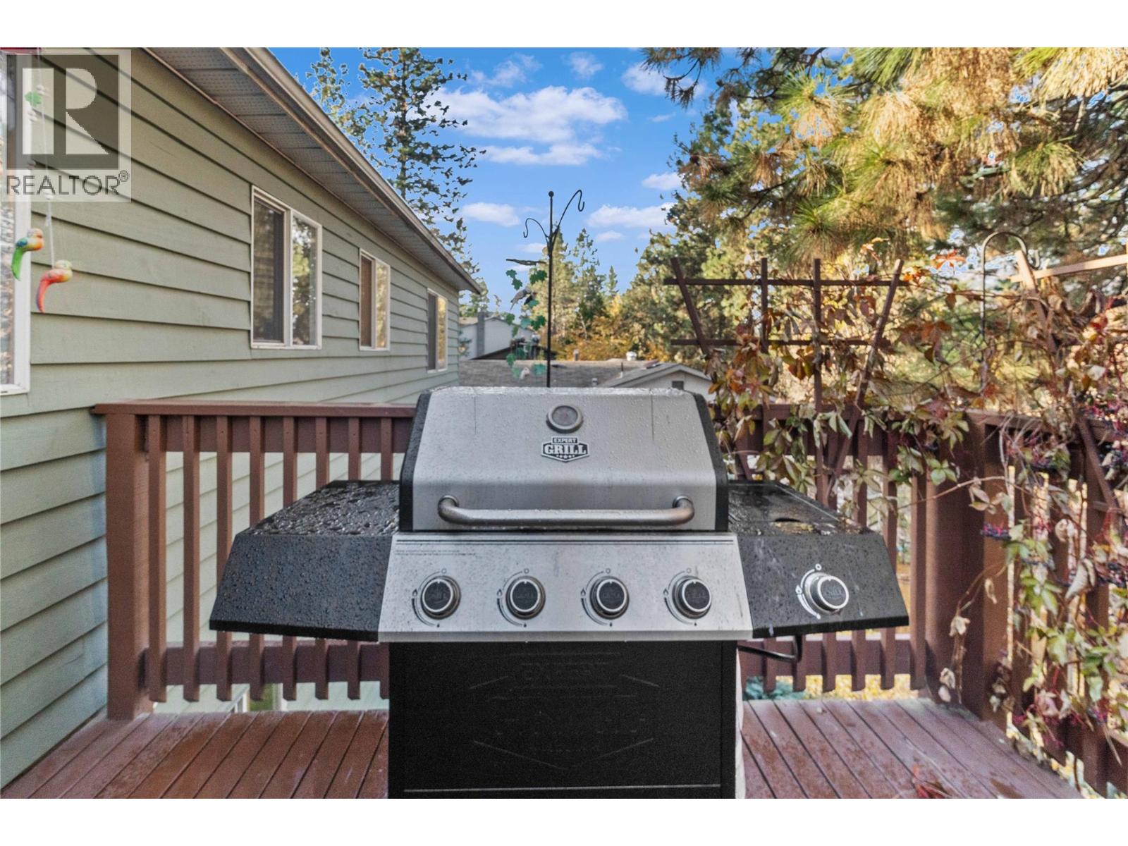  2164 Tomat Avenue, West Kelowna