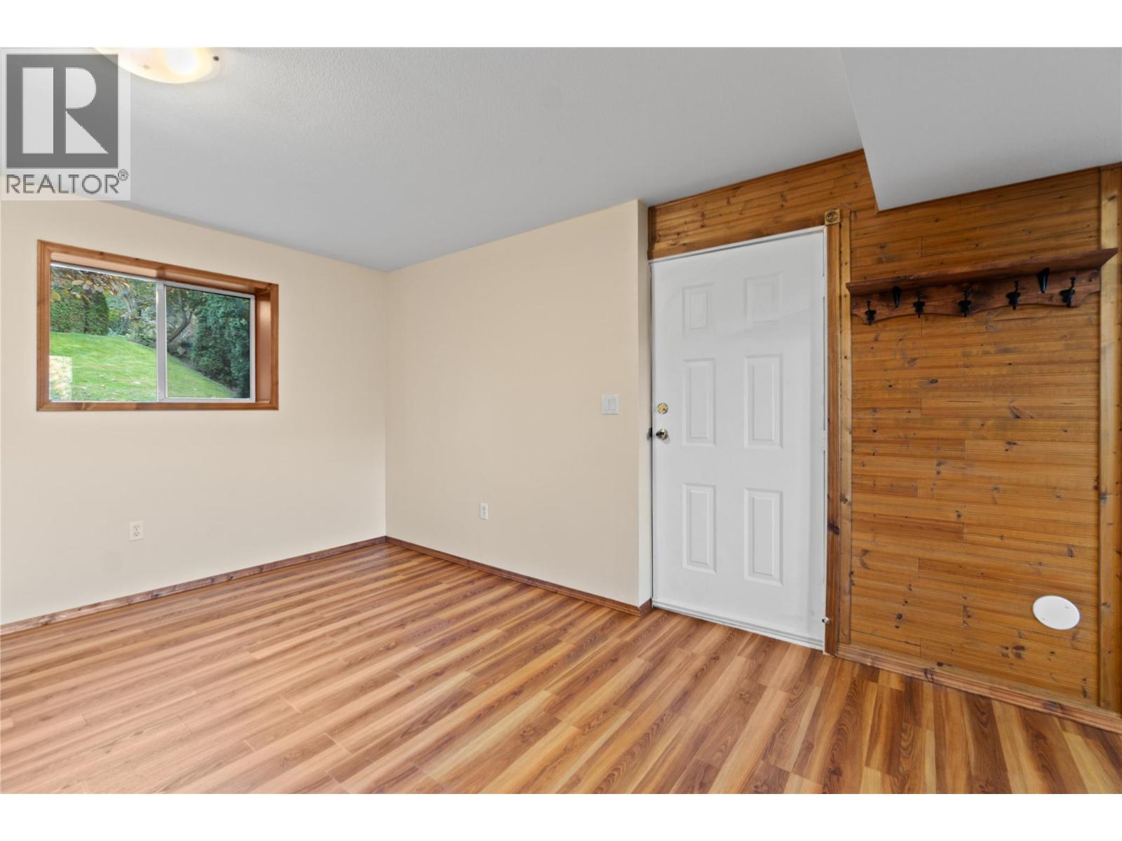  2164 Tomat Avenue, West Kelowna