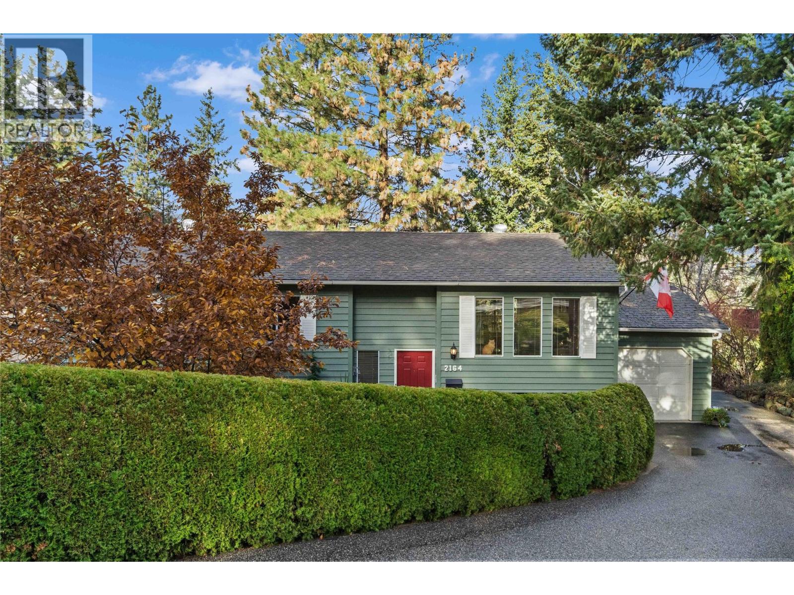  2164 Tomat Avenue, West Kelowna
