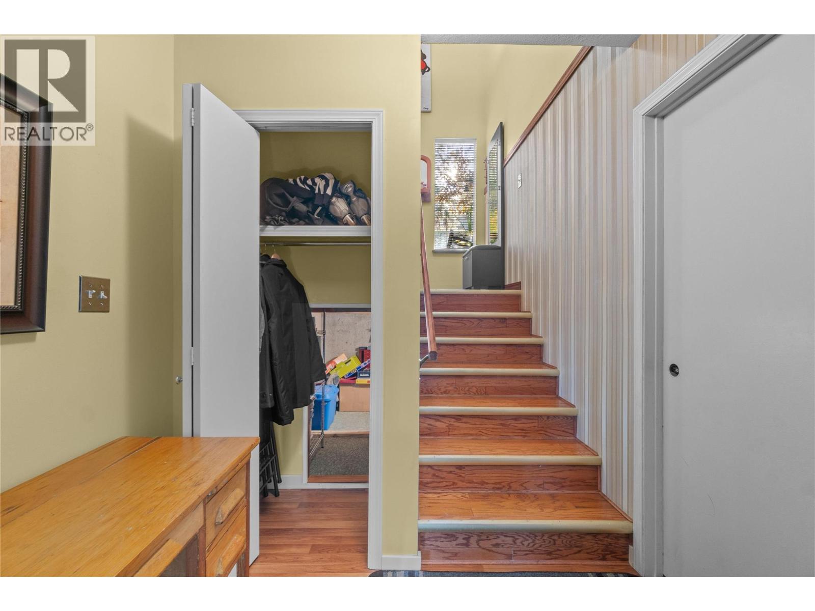  2164 Tomat Avenue, West Kelowna