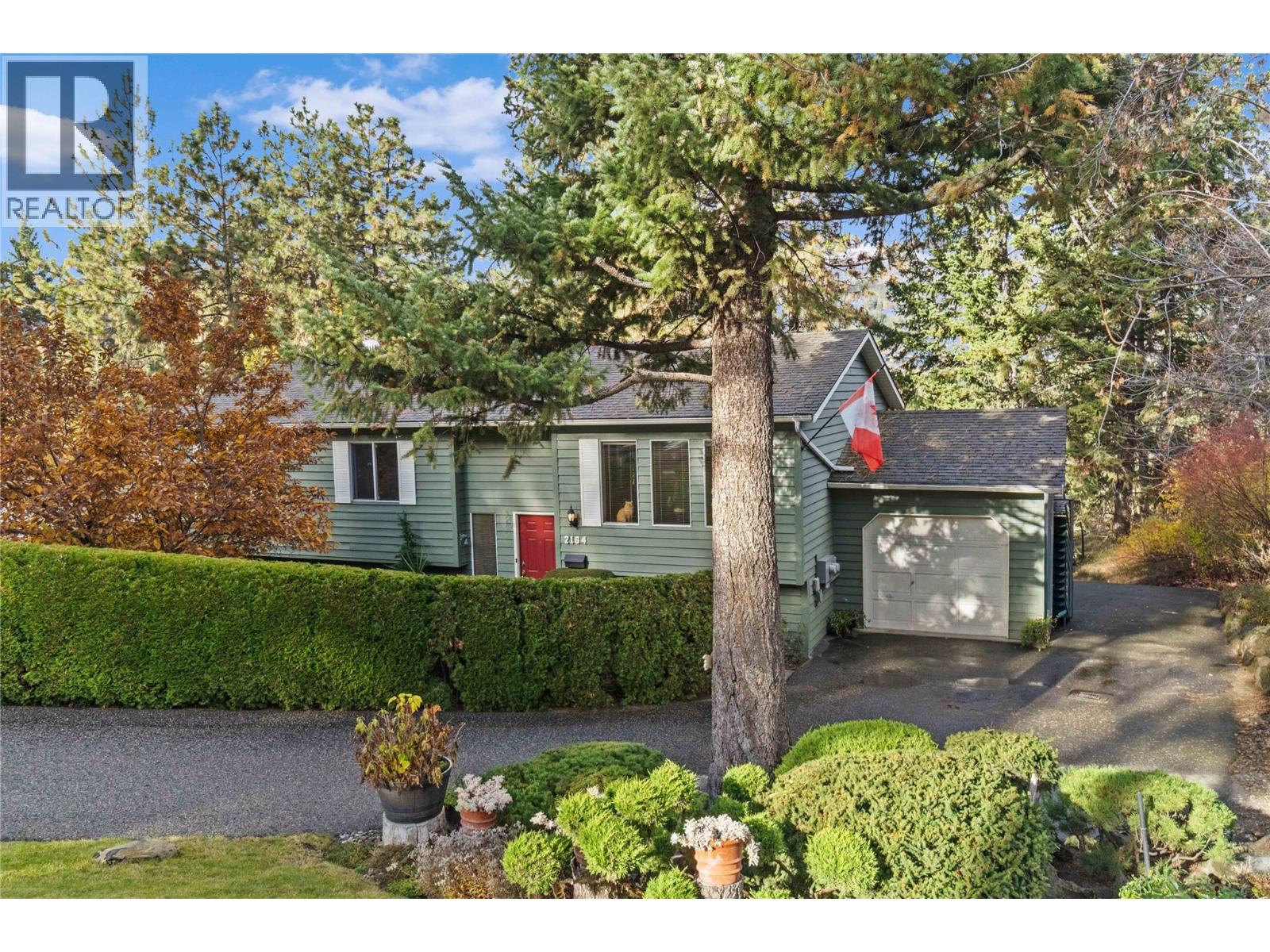  2164 Tomat Avenue, West Kelowna