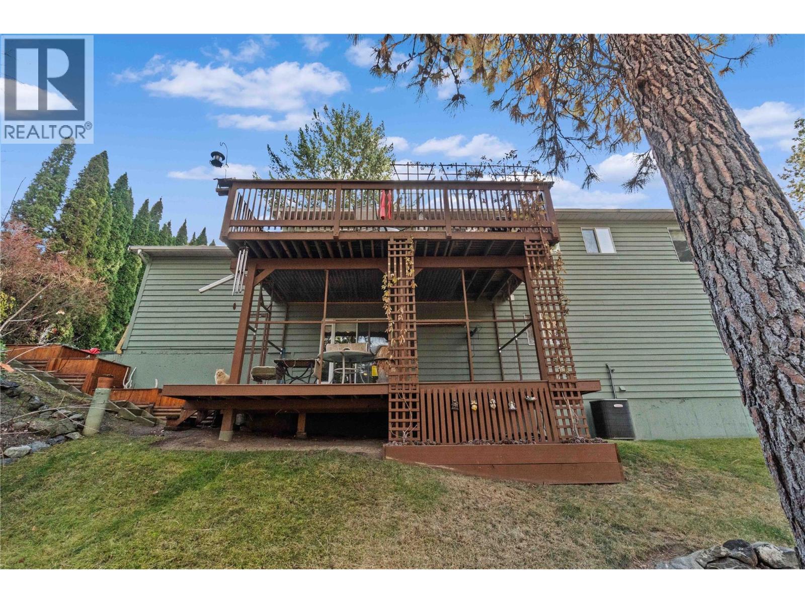  2164 Tomat Avenue, West Kelowna