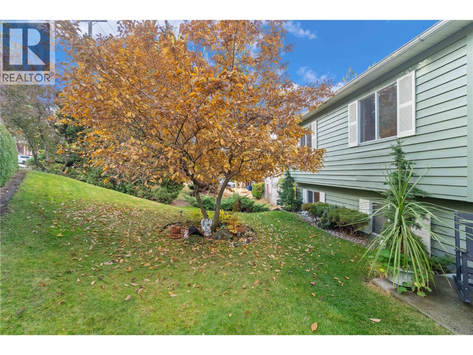  2164 Tomat Avenue, West Kelowna