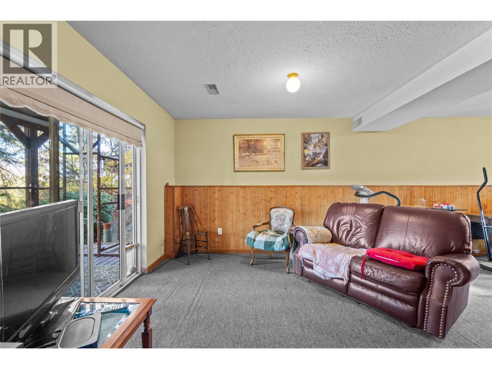  2164 Tomat Avenue, West Kelowna