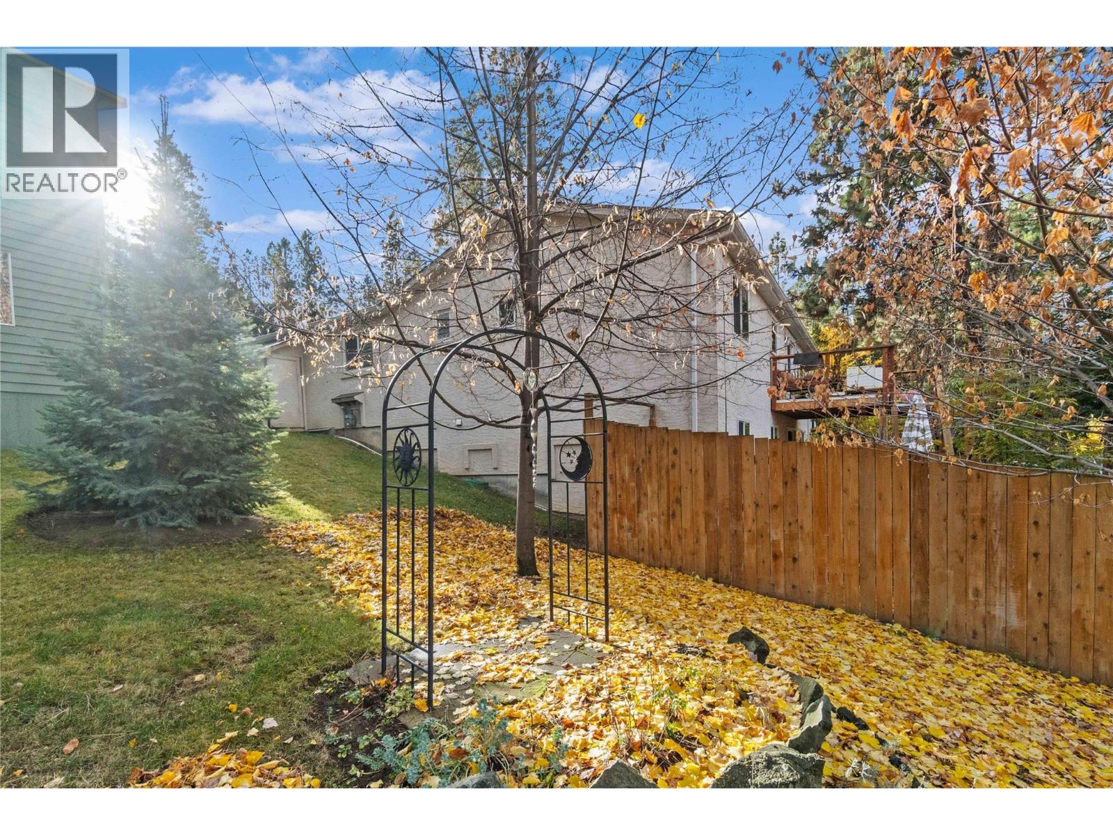  2164 Tomat Avenue, West Kelowna