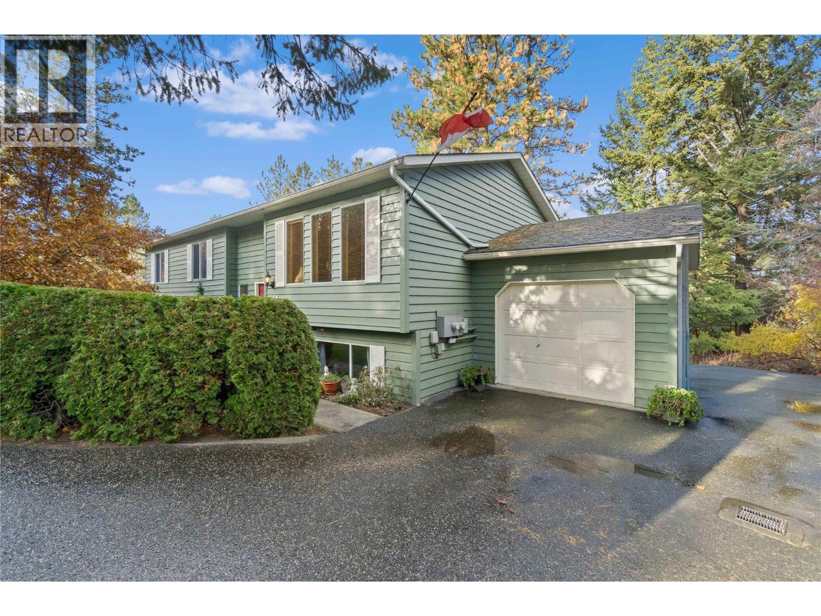  2164 Tomat Avenue, West Kelowna
