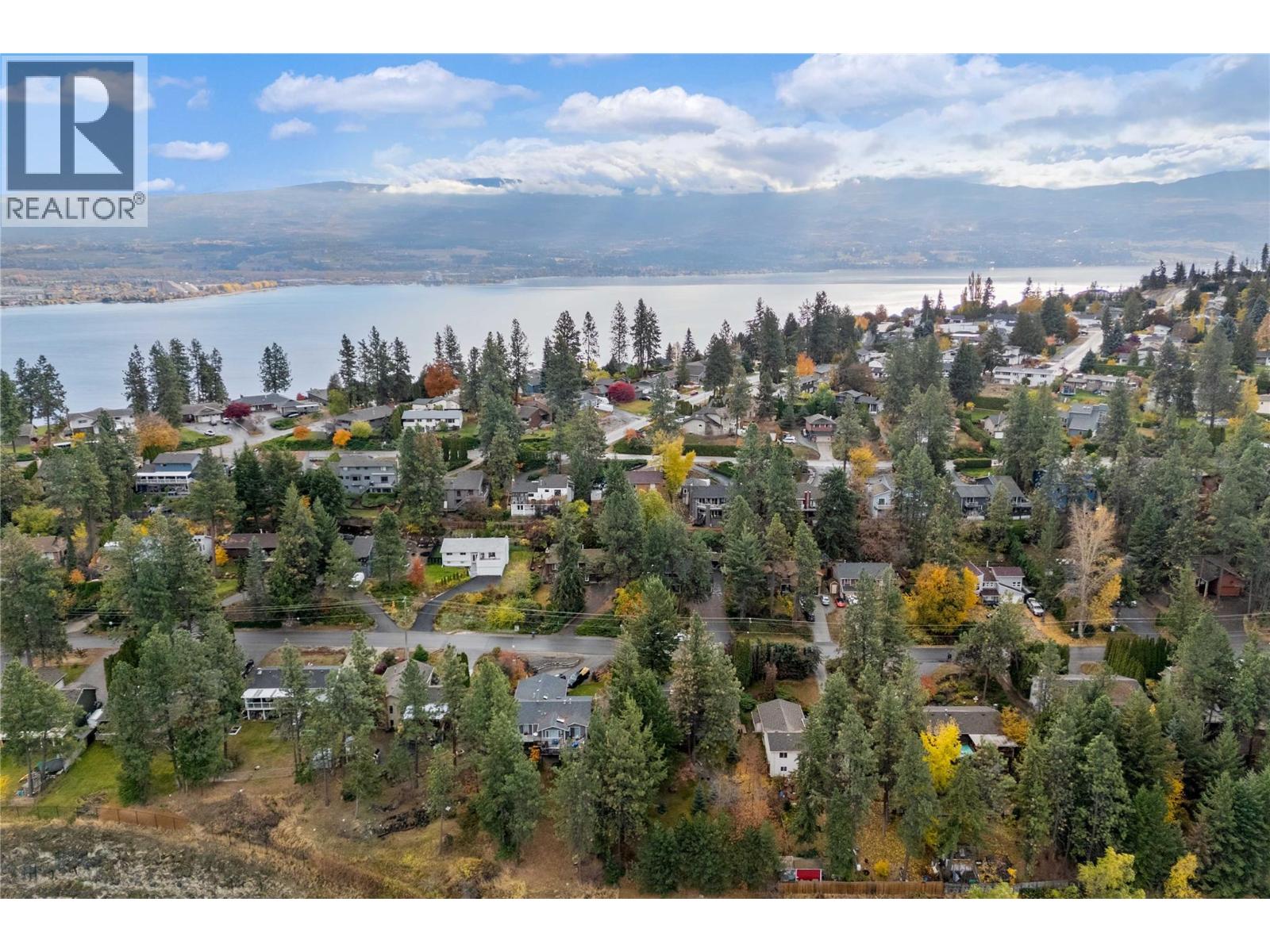  2164 Tomat Avenue, West Kelowna