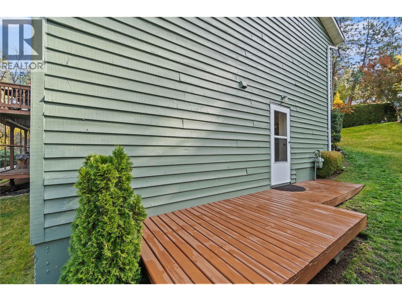  2164 Tomat Avenue, West Kelowna