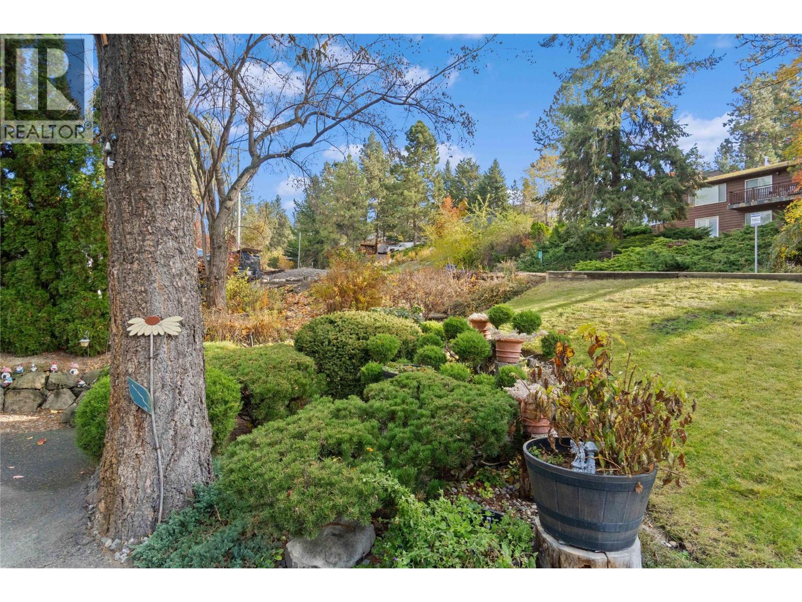  2164 Tomat Avenue, West Kelowna